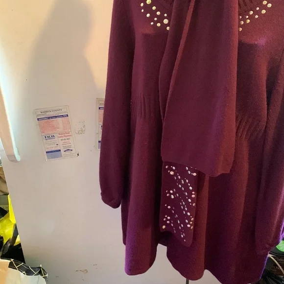 Beautiful sweater - Picture 2 of 2